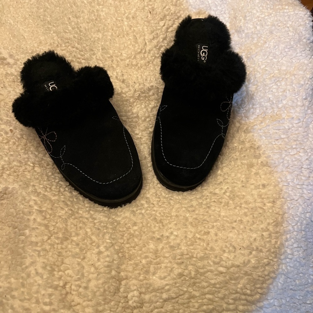 UGG Women's Black Suede Mules with Floral Stitching - Picture 4 of 6